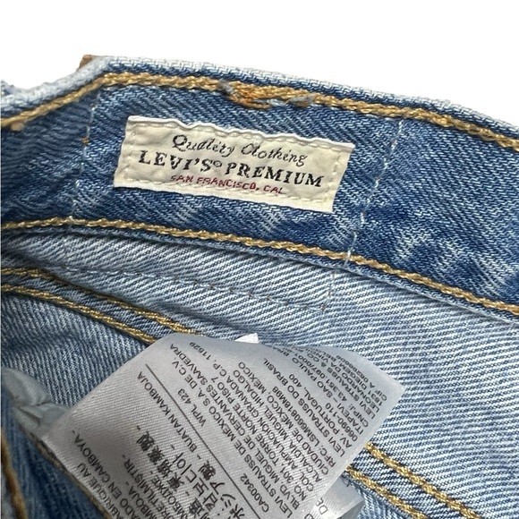 Levi’s Premium Denim shorts Women’s 27 Blue Jean distressed cutoff shorts - Picture 6 of 9